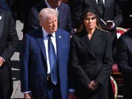 bedeutender moment: trump freut sich über ersten amerikanischen papst