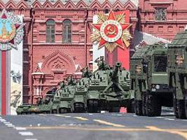 Historikerin zu Tag des Sieges: Wie russische Propaganda das Gedenken missbraucht