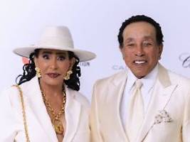 Missbrauch und Vergewaltigung: Schwere Vorwürfe gegen Soul-Legende und Ehefrau
