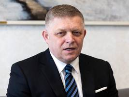siegesfeier in moskau: fico weicht von der linie ab und fliegt zu putin