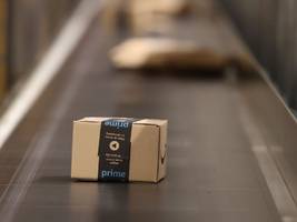 Handelskonzern: Amazon stockt in Deutschland auf