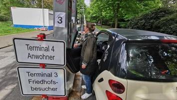 friedhof ohlsdorf: wachpersonal abgezogen –  droht schranken-chaos?