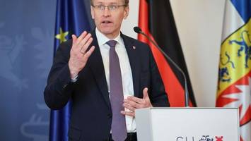 günther mahnt demokratie lebendig zu halten