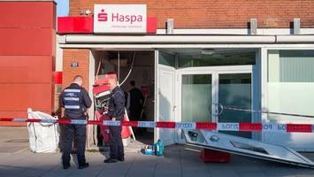 haspa-automat in steilshoop gesprengt – polizei sieht täter flüchten