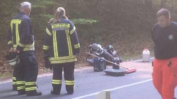 Schwerer Motorradunfall – Polizei sucht Flüchtige mit Hubschrauber