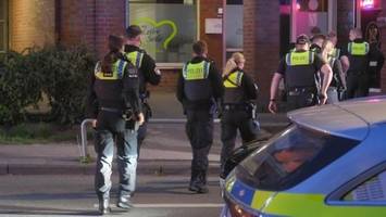 Großeinsatz der Polizei in Jenfeld – mindestens ein Mensch verletzt