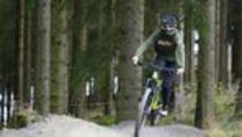 Bergsport: Schmaler Pfad: Debatte um Verbote für Mountainbikes