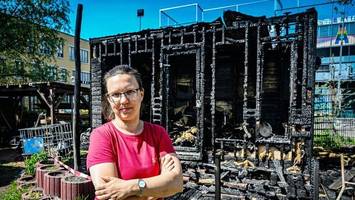 tiny house in hellersdorf: trotz brand machen sie weiter