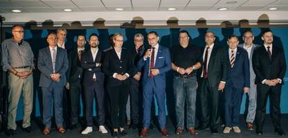 afd: partei zeigt sich unbeeindruckt von rechtsextremer einstufung
