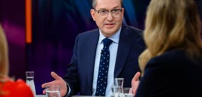 »Maybrit Illner« mit Alexander Dobrindt: Und dann zieht der Innenminister einen Artikel aus der Tasche