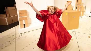 Im Jungen Schauspielhaus wird das Publikum zum Karton-Retter