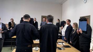 Mit Pistolen und Machete: Junge Männer müssen mehrere Jahre in Haft
