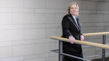 sozialhilfe als kind, jetzt ministerin: bärbel bas im interview