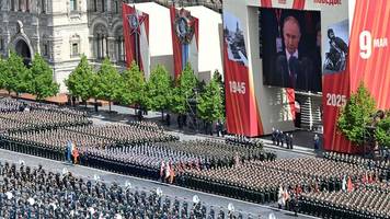 Weltkriegsgedenken: Putin rechtfertigt bei Militärparade Krieg gegen die Ukraine