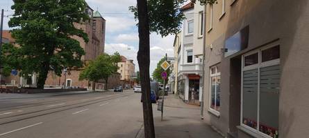 Zwei maskierte Täter feuern Schüsse auf Besucher eines Lokals