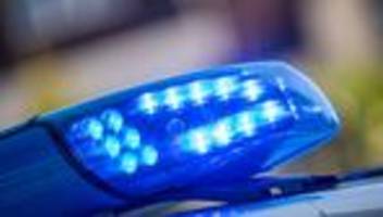 Landkreis Holzminden: Streifenwagen stößt auf Einsatzfahrt mit Auto zusammen