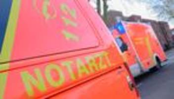 Unfälle: Motorradfahrer nach Zusammenstoß mit Auto in Lebensgefahr