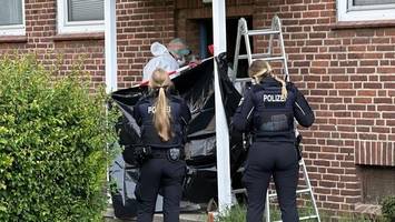 Mann verblutet vor Haustür, Nachbar scheitert bei Wiederbelebung