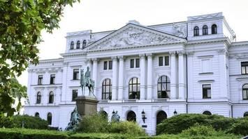 spitzenjob im rathaus altona frei: spd setzt auf diesen mann
