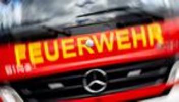 Brände: Feuer greift von Gartenhütte auf Wohnhaus über