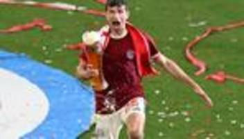 Große Emotionen beim FC Bayern: Müller-Abschied mit Pointe und Kakadu - Wird ewig wirken