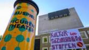 Kulturprotest: Theater besetzt - Intendant: Aktion ist absolut friedlich
