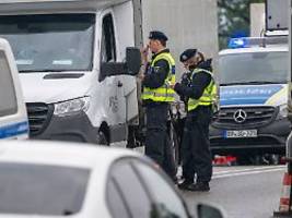 Polizeidienststellen unbesetzt?: Grüne gehen gegen Grenzkontrollen vor - 18 Fragen an Dobrindt