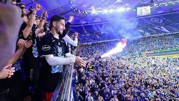 Balkonparty mit Pyro und Kiez! So feierte der HSV den Aufstieg