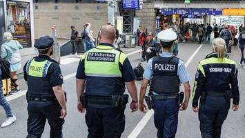 Hunderte Verfahren: Was das Waffenverbot in Bus und Bahn bringt