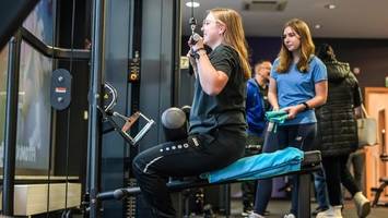 Teenager im Fitnessstudio: Sportliebe oder Social-Media-Hype?