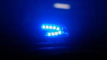 Zwei Autos stoßen zusammen - drei Verletzte