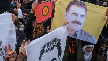 Kurdische PKK verkündet Auflösung und legt Waffen nieder