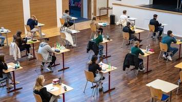Rund 60.000 Neunt- und Zehntklässler schreiben Prüfungen