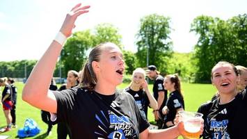Vom Fernsehen zur Karaoke-Bar: Die Aufstiegsparty der HSV-Frauen