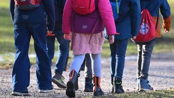 Aufregung bei Eltern: Mann entblößt sich vor Schule – Entwarnung