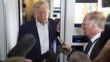 US-Überblick am Morgen: Asyl für Weiße Südafrikaner, Trump verbannt Reporter aus Air Force One