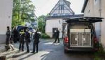 Königreich Deutschland: Verdächtiger nach Festnahme von sogenannten Reichsbürgern in U-Haft
