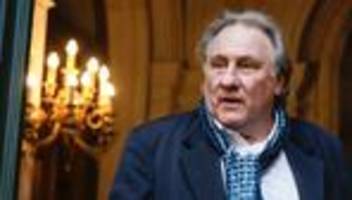 Gerichtsprozess: Gérard Depardieu wegen sexueller Gewalt zu Bewährungsstrafe verurteilt