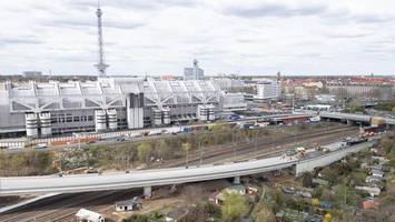 A100 Richtung Dreieck Funkturm wird für Lkw gesperrt