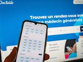 Termine stufenweise vergeben: Kassenpatienten haben es auf Doctolib schwerer