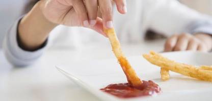 ernährung für kinder: wenig gemüse auf kinder-speisekarten in restaurants