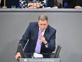 Bundestag legt Ausschüsse fest: Linke beklagt Foulspiel, AfD wütet auch
