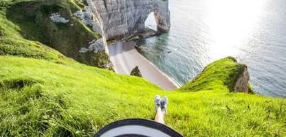 felsen von Étretat: monet machte sie berühmt, instagram machte sie kaputt