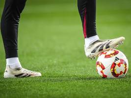 sportartikel: der chef-aufseher von adidas entgeht der blamage