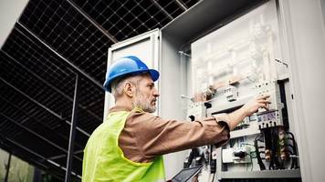 sabotage-gefahr bei wechselrichtern: sollten china-komponenten in solaranlagen verboten werden?