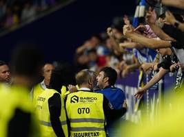 derby in barcelona: horrorszenen vor dem stadion