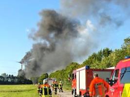 Flammen in 65 Metern Höhe: Windrad brennt lichterloh - Feuerwehr kann nur zusehen