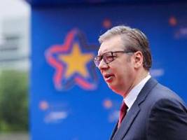 proteste gegen vucic halten an: serbiens präsident: vorgezogene wahlen möglich
