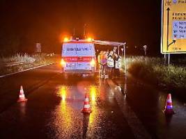 Wagen brennt auf Parkplatz: Unfall mit drei Toten: Fahrer hatte Alkohol im Blut
