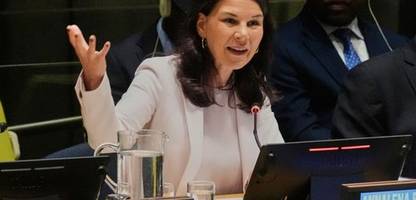 annalena baerbock wehrt sich gegen russische propaganda über ihren großvater
